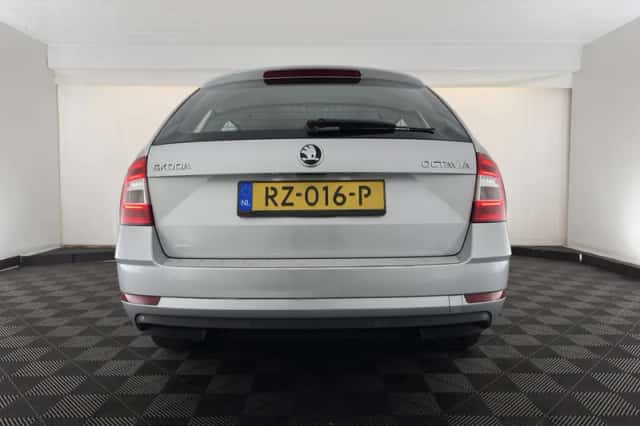 Škoda Octavia (2018) thumbnail 6