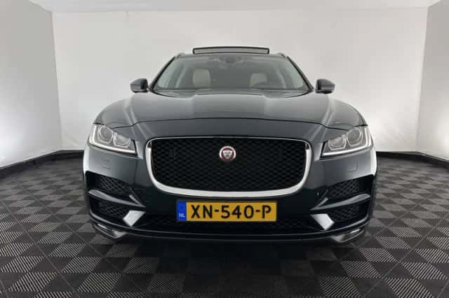 Jaguar F-Pace (2019) thumbnail 3