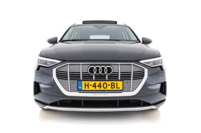Audi e-tron (2019) thumbnail 3