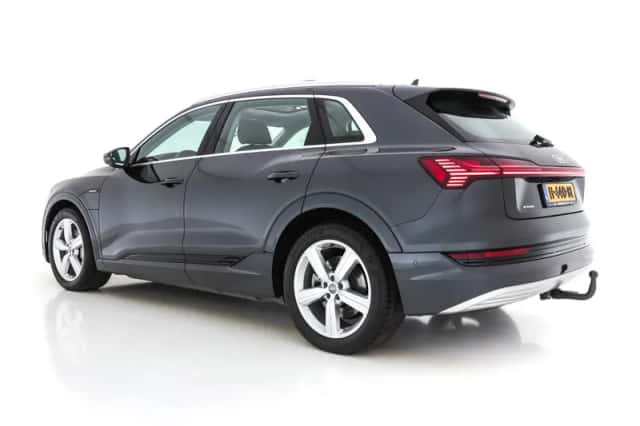 Audi e-tron (2019) thumbnail 5