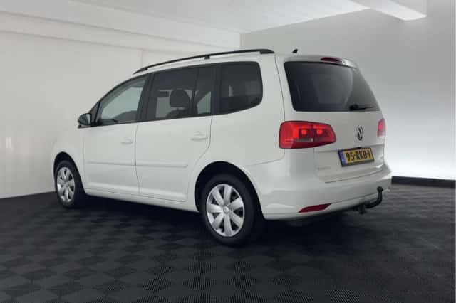 Volkswagen Touran (2011) thumbnail 5