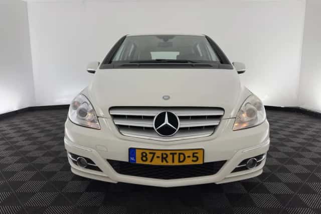 Mercedes-Benz B-Klasse (2011) thumbnail 3