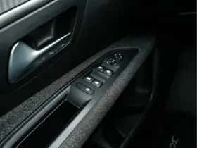 Peugeot 3008 (2019) thumbnail 19
