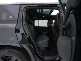 Land Rover Defender (2023) thumbnail 13
