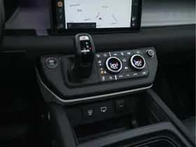 Land Rover Defender (2023) thumbnail 15