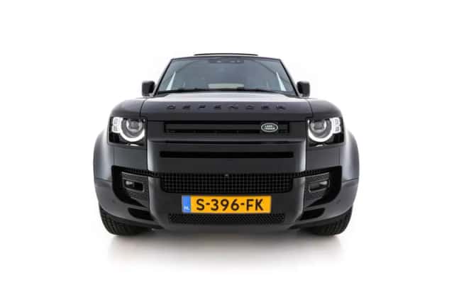 Land Rover Defender (2023) thumbnail 3