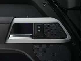 Land Rover Defender (2023) thumbnail 24