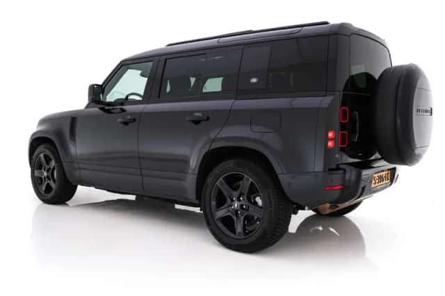 Land Rover Defender (2023) thumbnail 5
