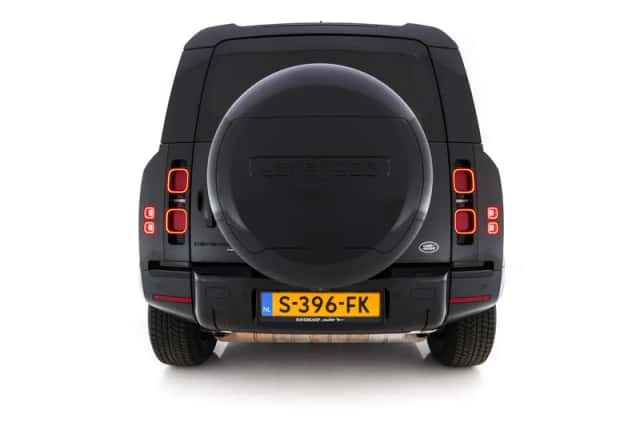 Land Rover Defender (2023) thumbnail 6