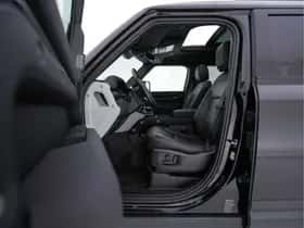 Land Rover Defender (2023) thumbnail 10