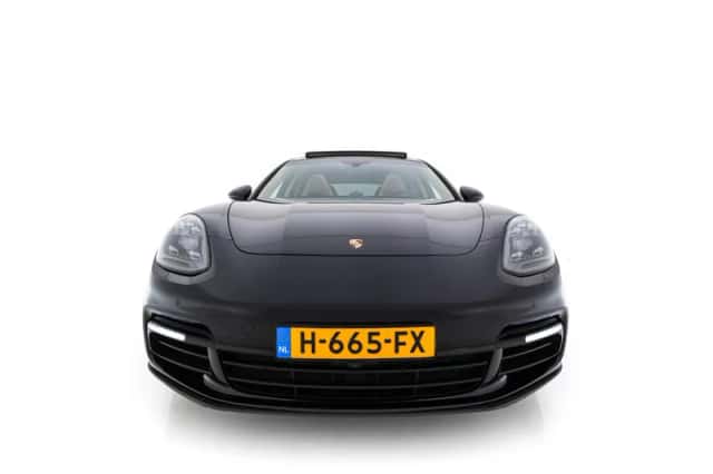 Porsche Panamera (2018) thumbnail 3