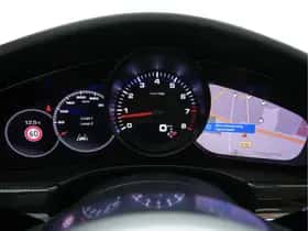 Porsche Panamera (2018) thumbnail 23