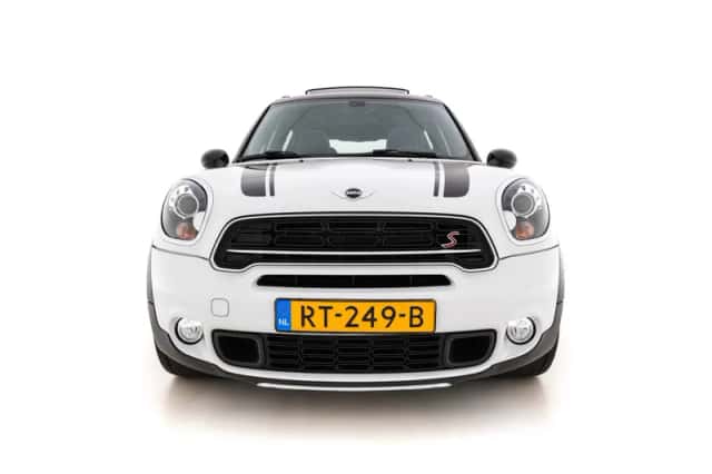 MINI Countryman (2016) thumbnail 3