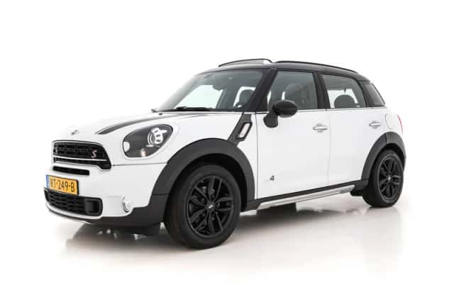 MINI Countryman (2016) thumbnail 4
