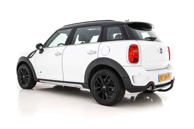 MINI Countryman (2016) thumbnail 5