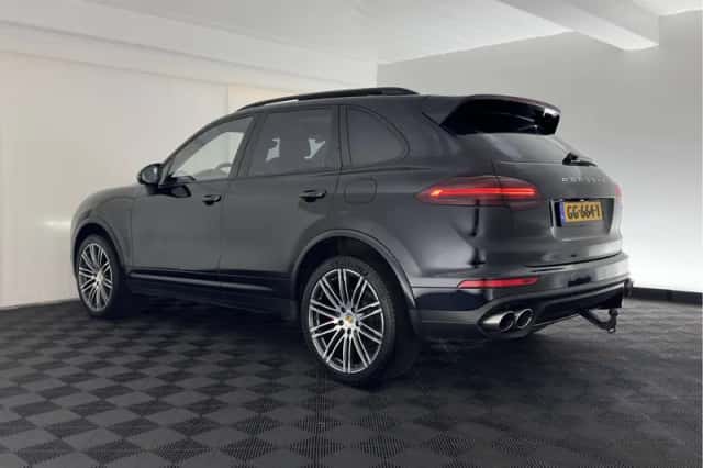 Porsche Cayenne (2015) thumbnail 5
