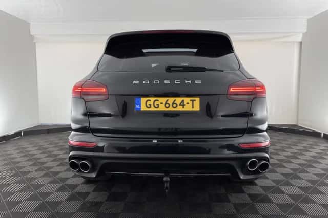 Porsche Cayenne (2015) thumbnail 6