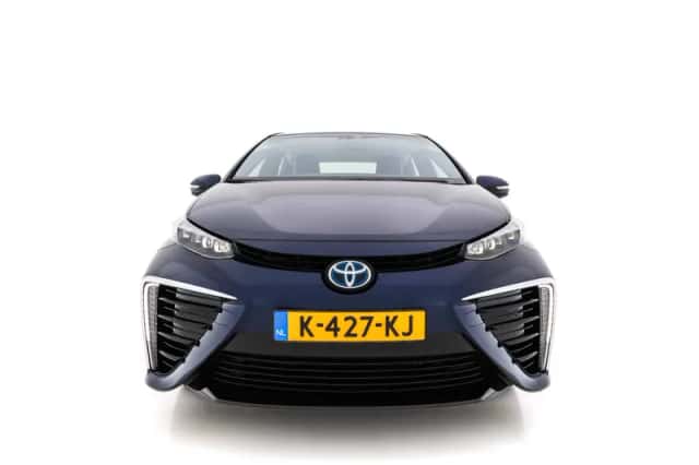 Toyota Mirai (2017) thumbnail 2
