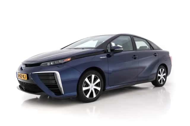 Toyota Mirai (2017) thumbnail 3
