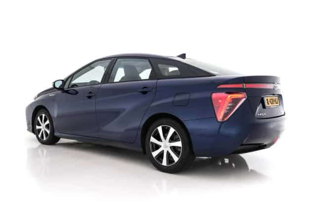 Toyota Mirai (2017) thumbnail 4
