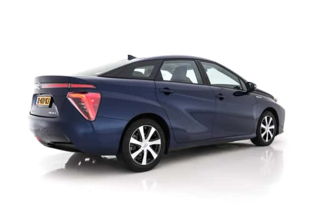 Toyota Mirai (2017) thumbnail 6
