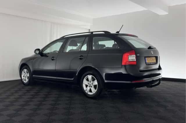 Škoda Octavia (2012) thumbnail 5