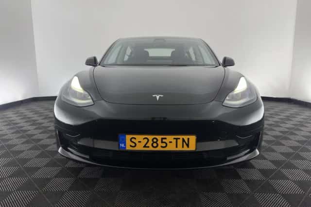Tesla Model 3 (2023) thumbnail 2