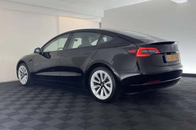Tesla Model 3 (2023) thumbnail 4