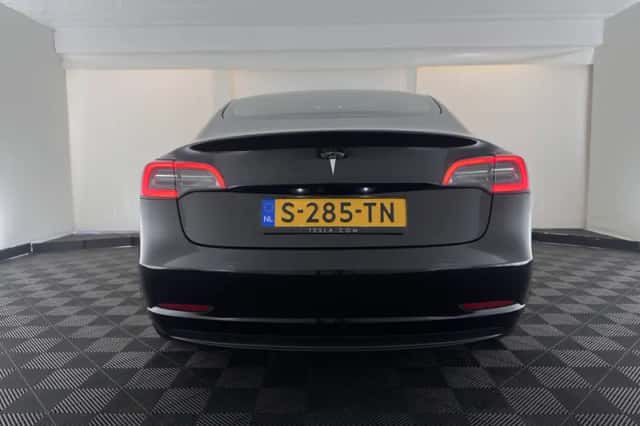 Tesla Model 3 (2023) thumbnail 5