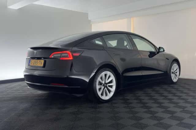 Tesla Model 3 (2023) thumbnail 6