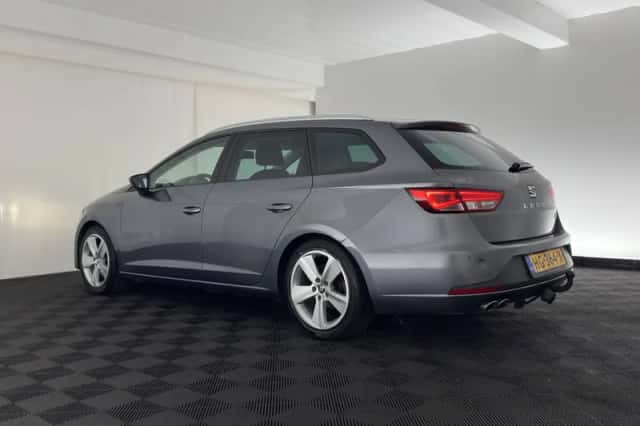 SEAT Leon (2015) thumbnail 5