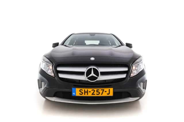 Mercedes-Benz GLA (2015) thumbnail 3