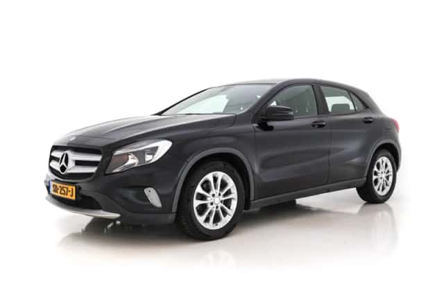 Mercedes-Benz GLA (2015) thumbnail 4