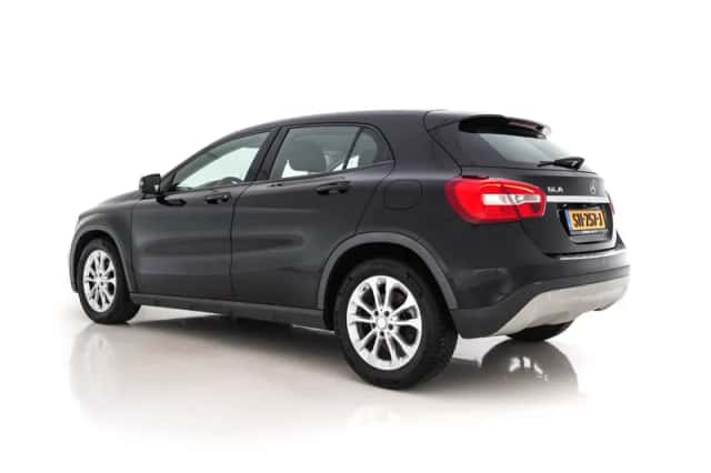 Mercedes-Benz GLA (2015) thumbnail 5