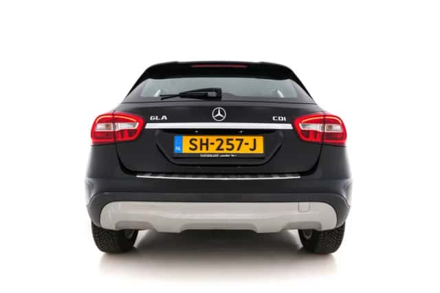 Mercedes-Benz GLA (2015) thumbnail 6