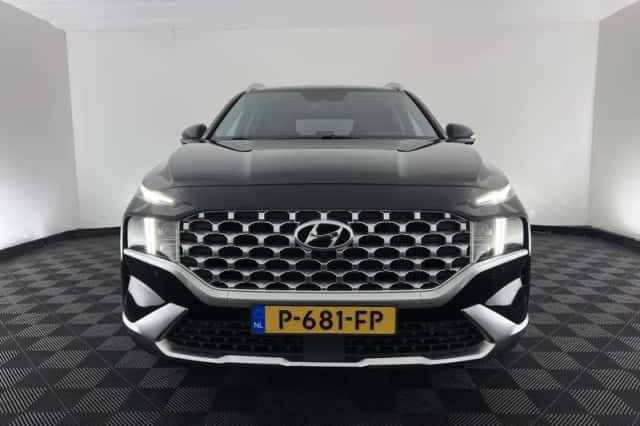 Hyundai Santa Fe (2022) thumbnail 3