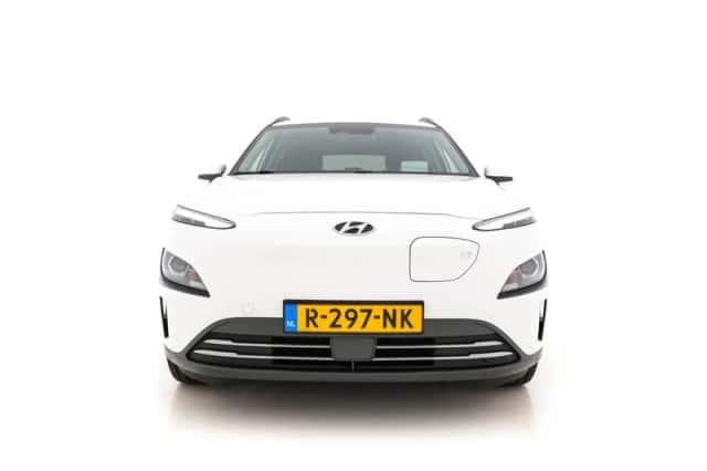 Hyundai Kona (2022) thumbnail 3