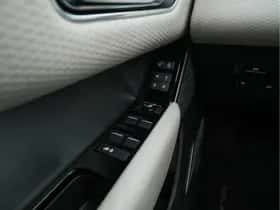Land Rover Range Rover Velar (2018) thumbnail 22