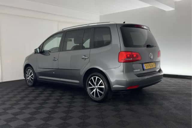 Volkswagen Touran (2013) thumbnail 5