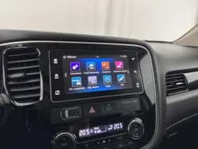 Mitsubishi Outlander (2018) thumbnail 16
