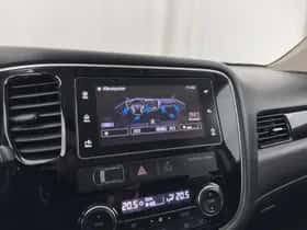 Mitsubishi Outlander (2018) thumbnail 17