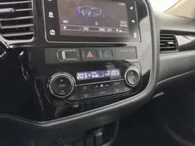 Mitsubishi Outlander (2018) thumbnail 18