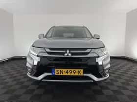 Mitsubishi Outlander (2018) thumbnail 3