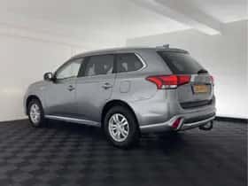 Mitsubishi Outlander (2018) thumbnail 5
