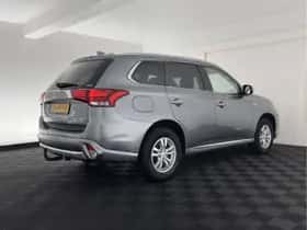 Mitsubishi Outlander (2018) thumbnail 7
