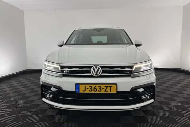 Volkswagen Tiguan (2017) thumbnail 3