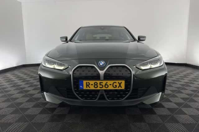BMW i4 (2022) thumbnail 3