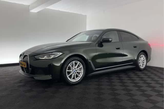 BMW i4 (2022) thumbnail 4