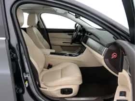 Jaguar XF (2016) thumbnail 12