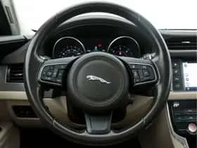 Jaguar XF (2016) thumbnail 17